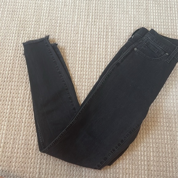 Madewell skinny black jeans. Size 25. Raw hem exposed buttons - Picture 5 of 8